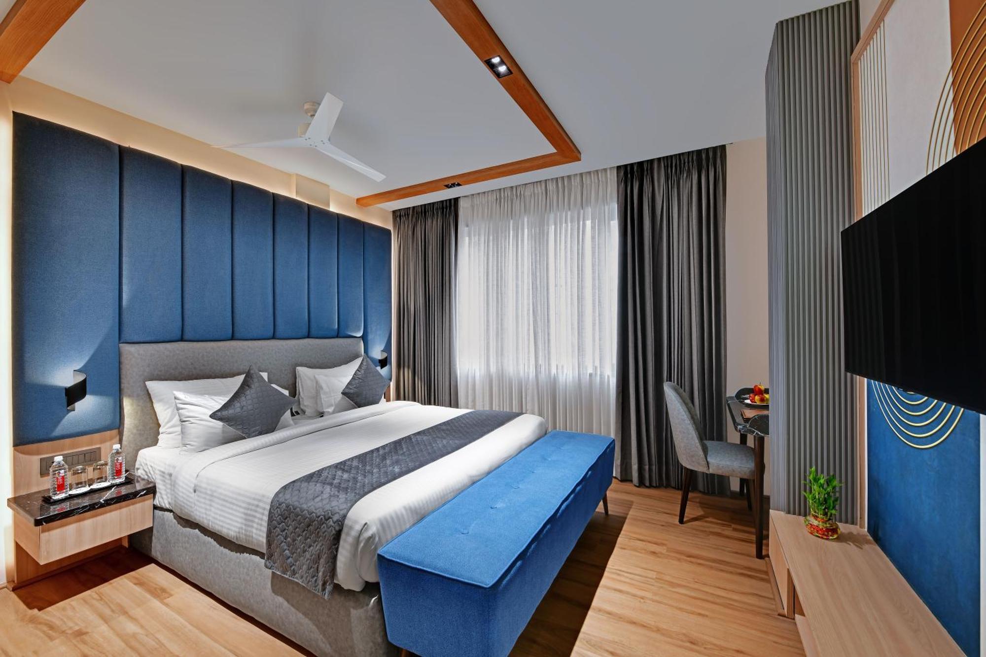 Quality Inn City Centre Варанаси Екстериор снимка