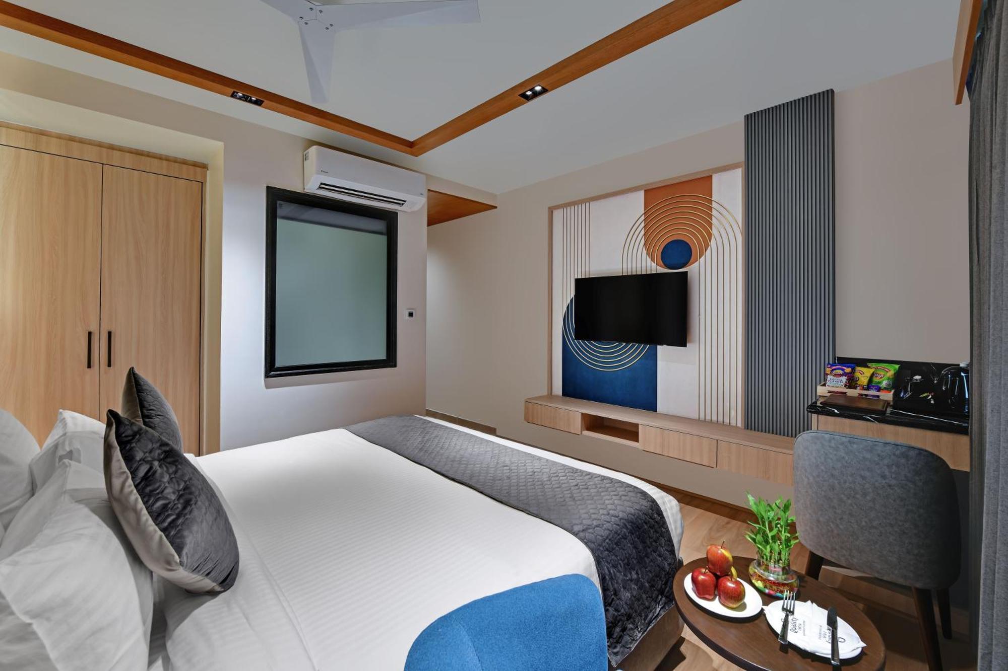 Quality Inn City Centre Варанаси Екстериор снимка