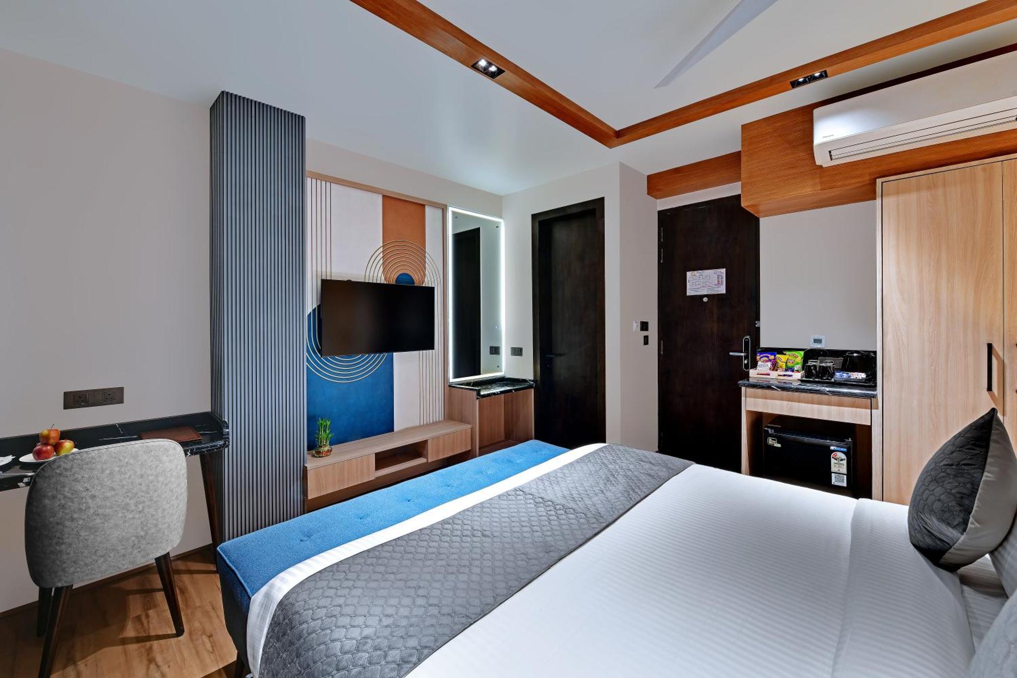 Quality Inn City Centre Варанаси Екстериор снимка