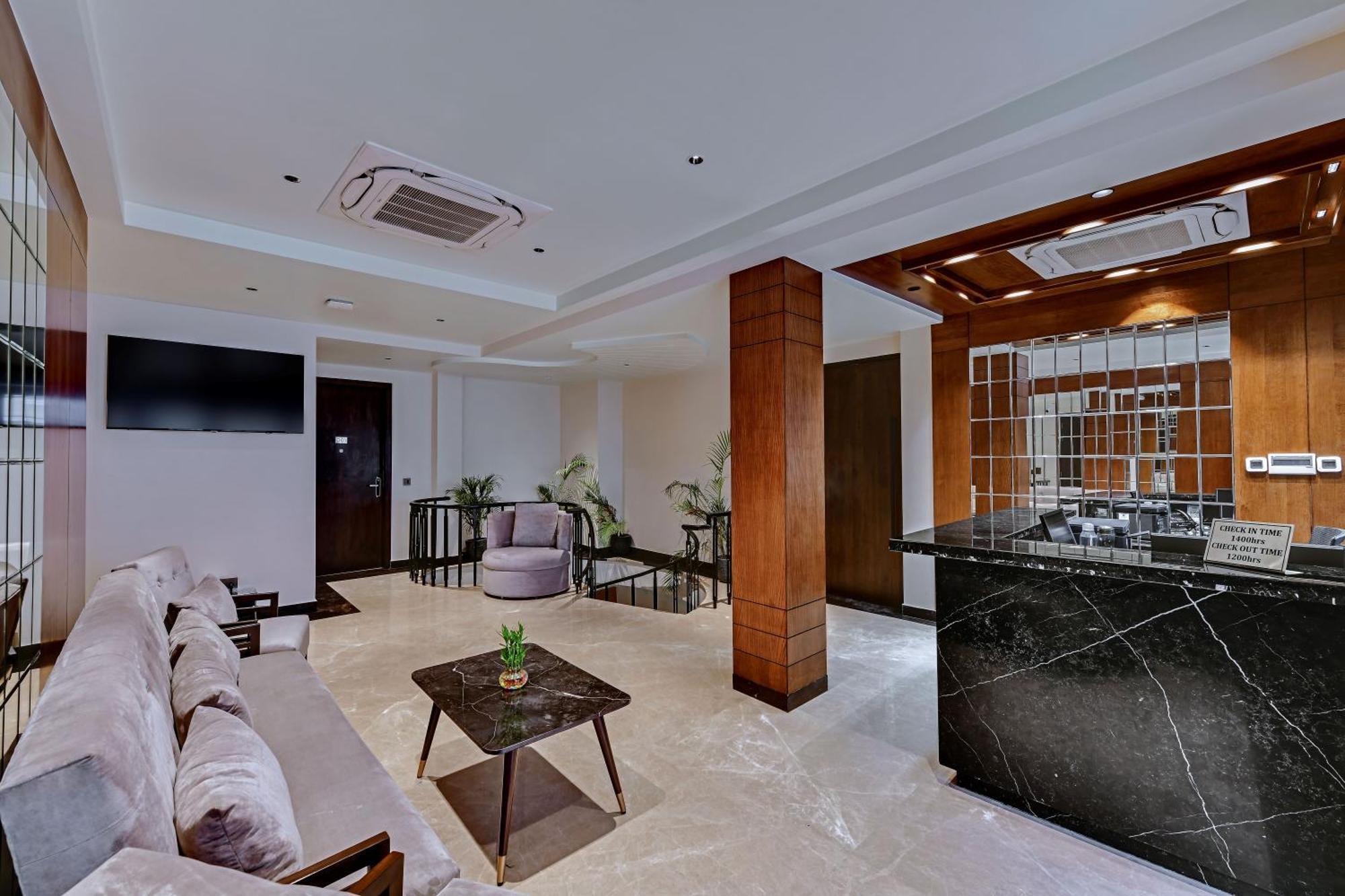 Quality Inn City Centre Варанаси Екстериор снимка